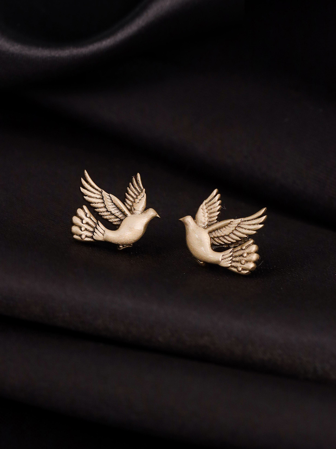 COSA NOSTRAA Flying Bird Quirky Collar Tips