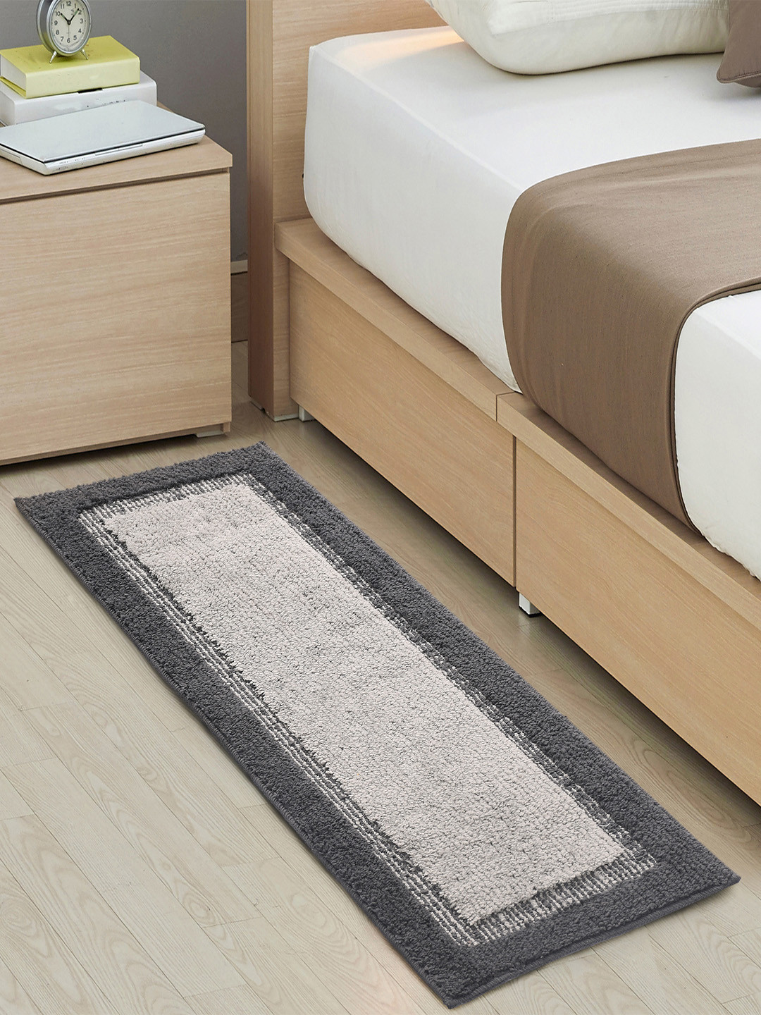 Saral Home Elyesse Off-White & Grey Self-Design Antiskid Runner