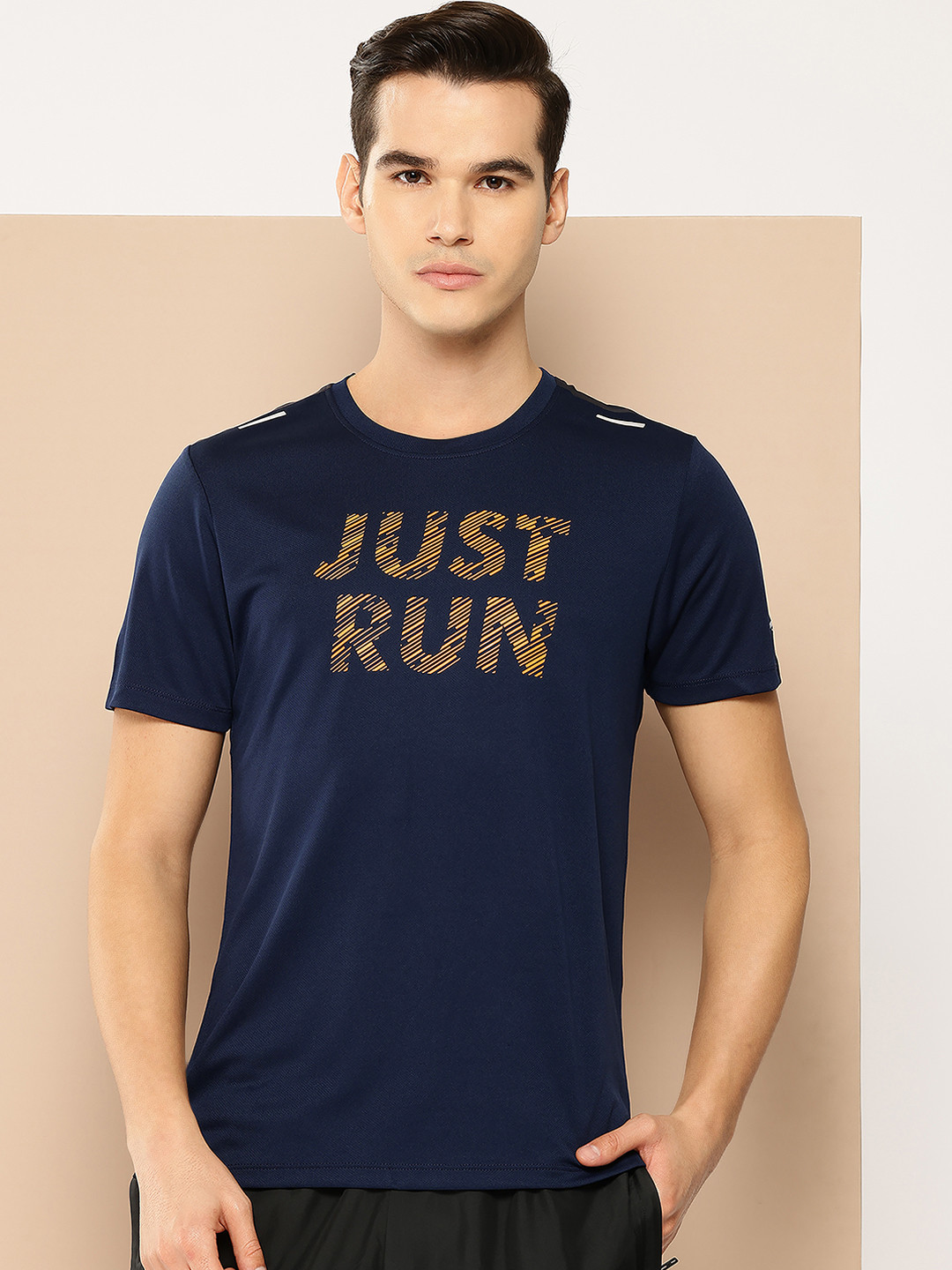 Alcis Men Next Mile Printed Anti-Static Slim-Fit Round Neck Running T-Shirt