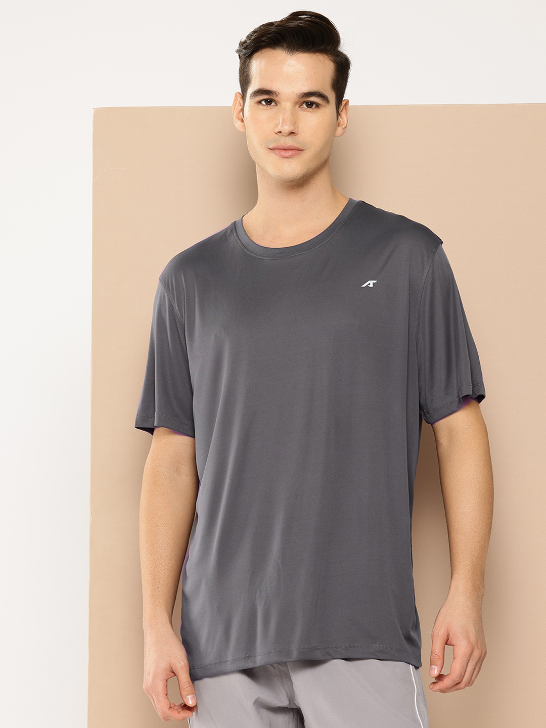 Alcis Men Graphite Anti-Static Soft-Touch Slim-Fit Sports for All Round Neck T-Shirt