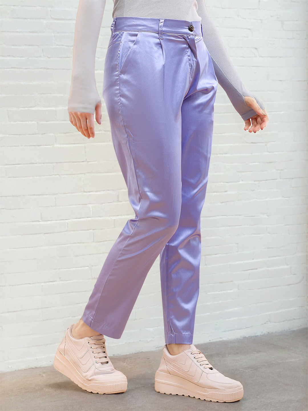 Freehand by The Indian Garage Co Women Mid-Rise Tapered Fit Pleated Plain Cropped Trousers