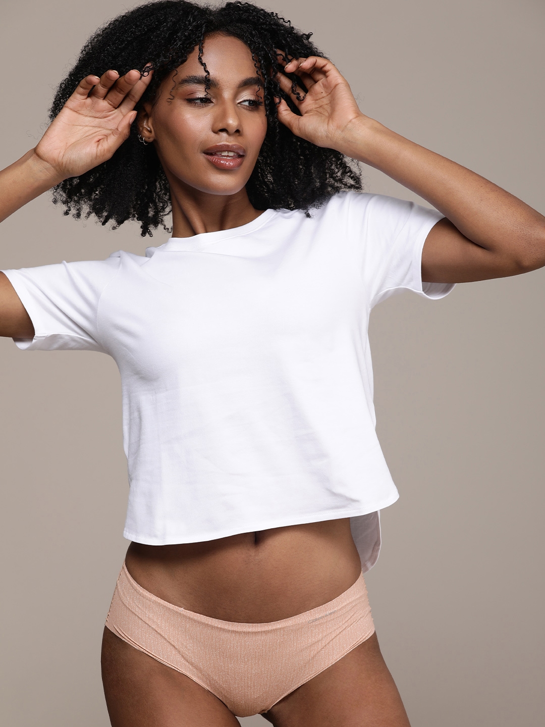 Calvin Klein Underwear Women Mid-Rise Seamless Hipster Briefs