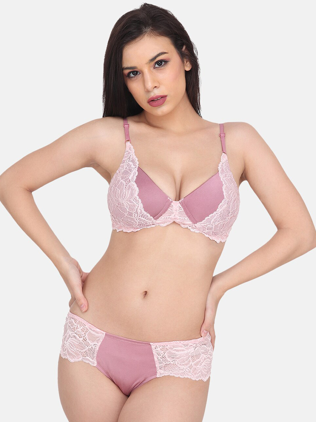 CURWISH Colourblocked Lace Mid-Rise Boy Shorts