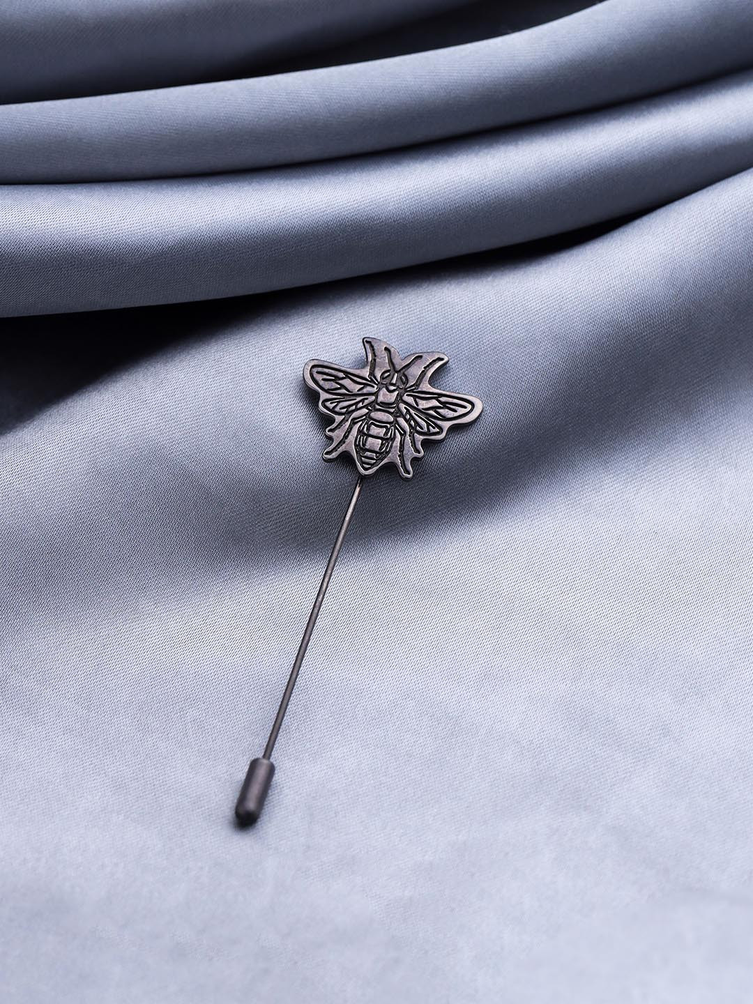 COSA NOSTRAA Men Flying Wonder Lapel Pin