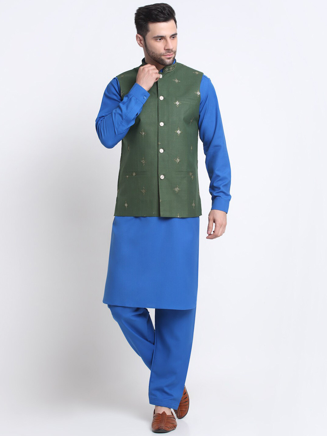 KRAFT INDIA Mandarin Collar Pathani Kurta with Pyjamas & Nehru Jacket