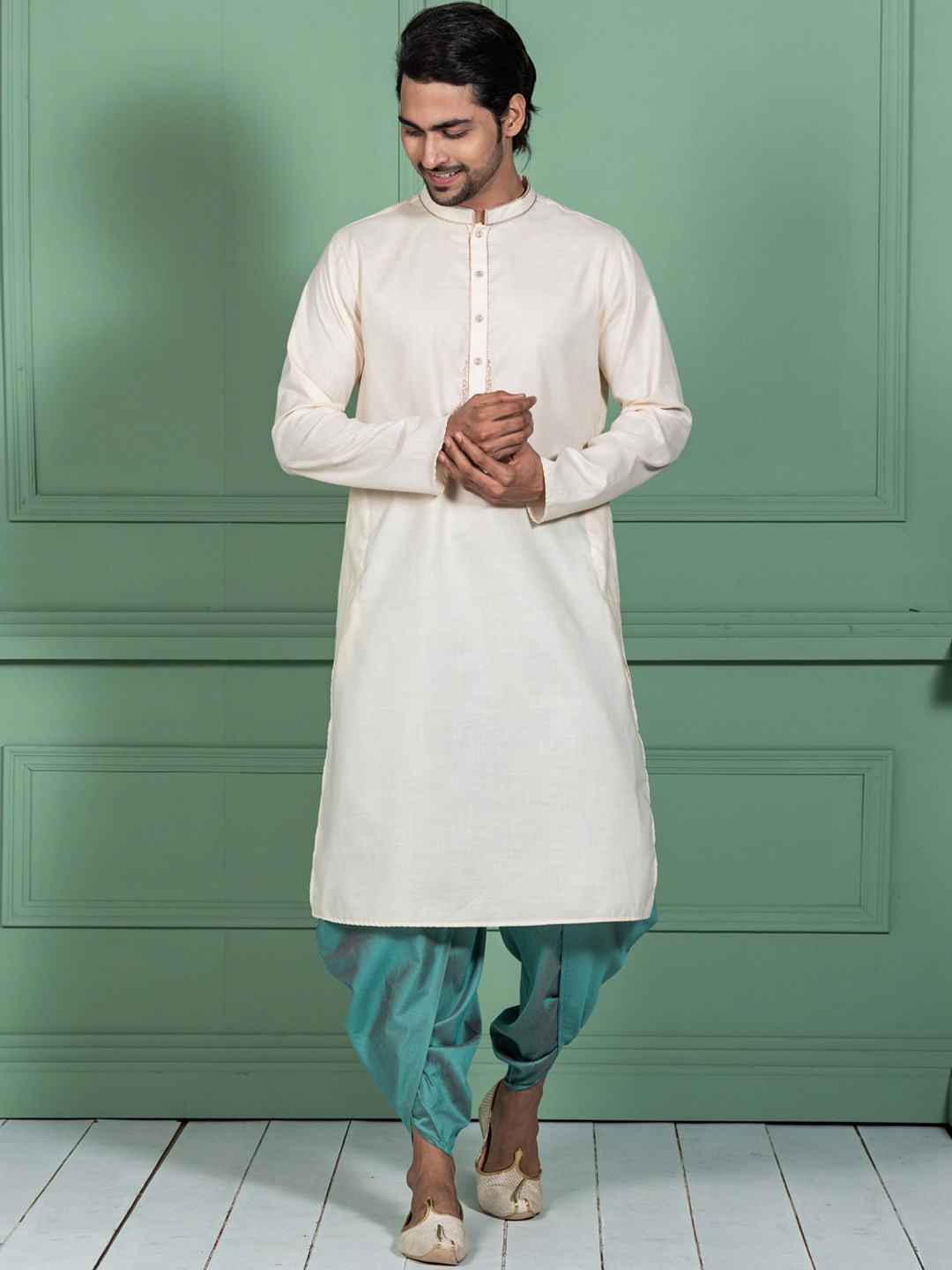 KISAH Mandarin Collar Ethnic Motifs Embroidered Straight Kurta