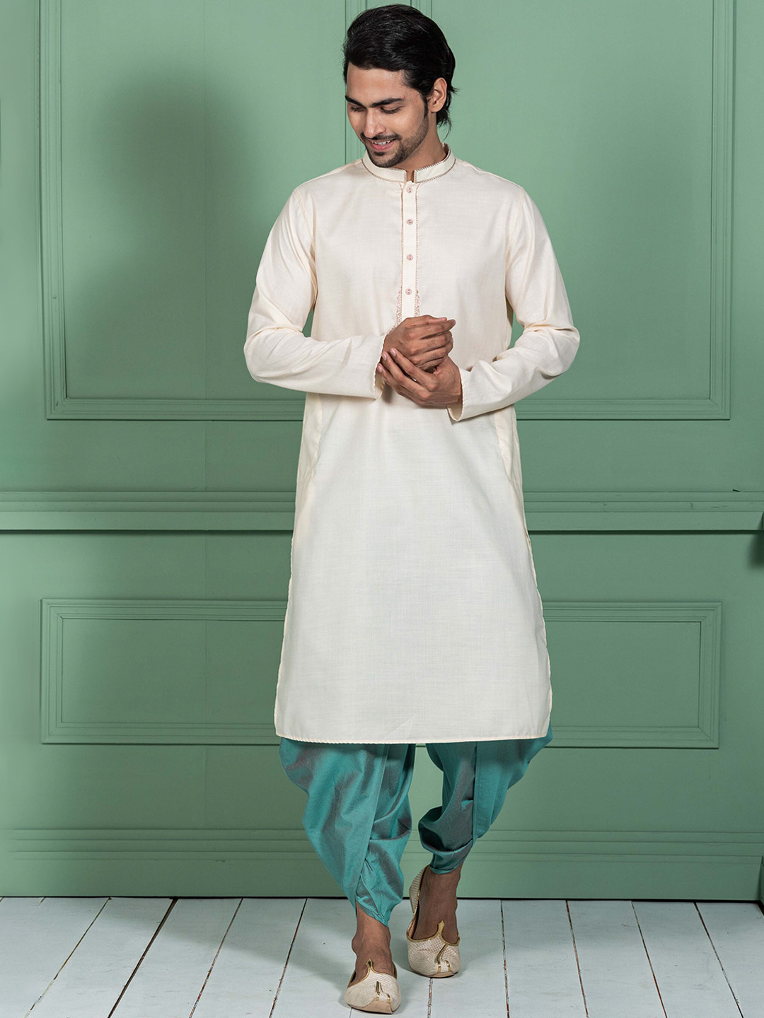 KISAH White Ethnic Motif Embroidered Mandarin Collar Thread Work Kurta
