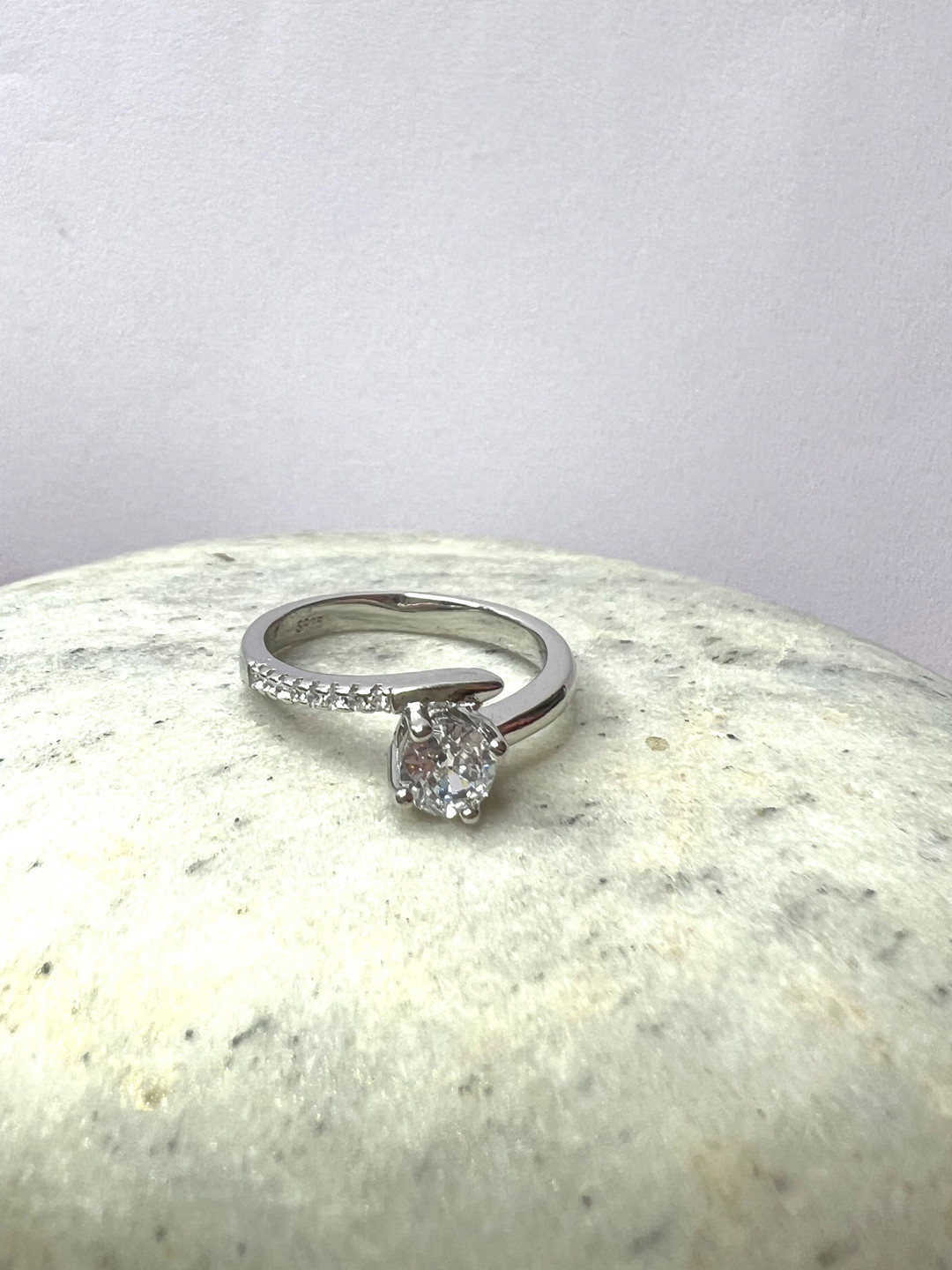 Arte Jewels 925 Sterling Silver CZ Studded Solitaire Finger Ring