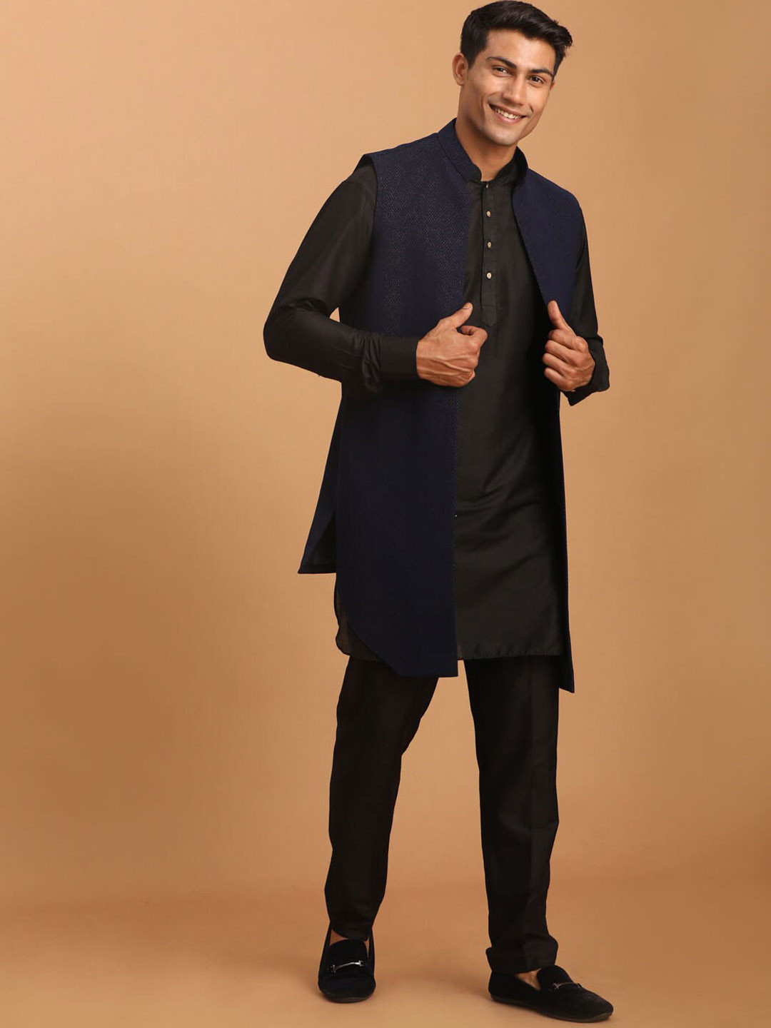 VASTRAMAY Men Glitter Print Front Open Jacket With Solid Kurta And Trousers