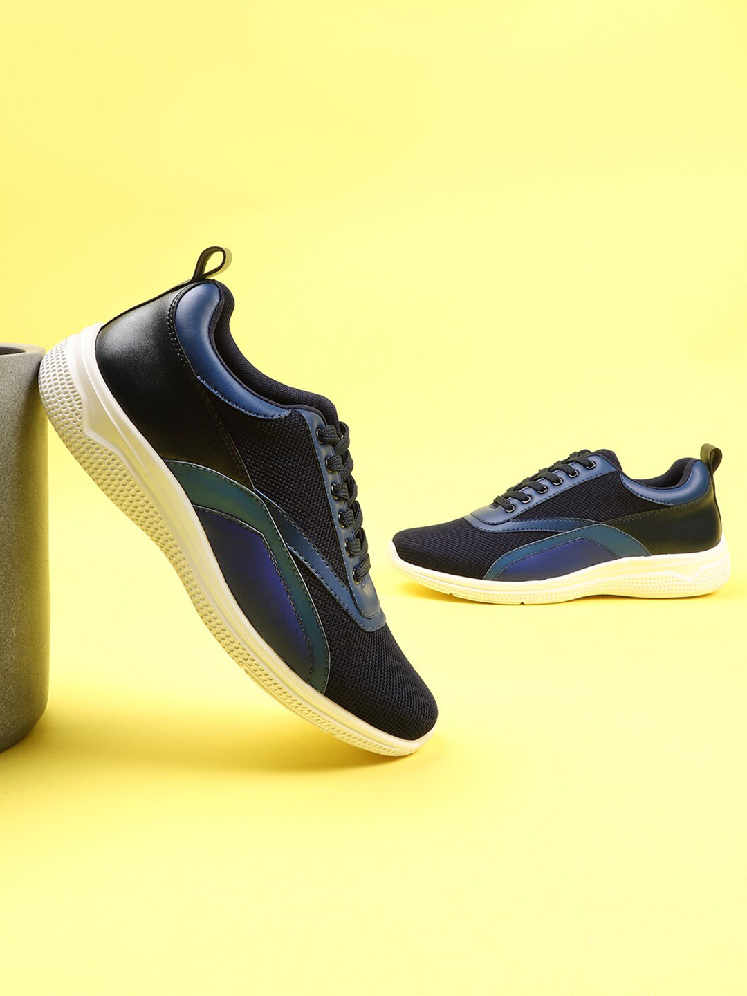 The Indian Garage Co Men Woven Design Mesh Contrast Sole Sneakers