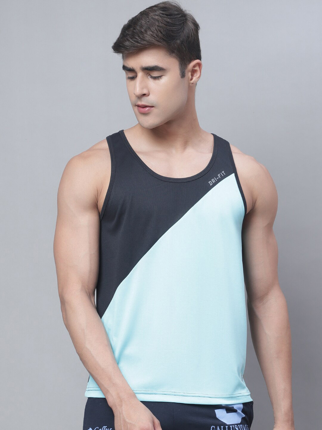 Friskers Men Color-Blocked Anti-Odor Technology Dry Fit Sports Gym Vest