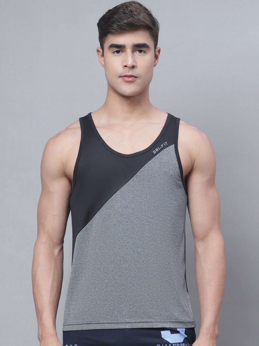 Friskers Men Color-Blocked Anti-odor Technology Dry Fit Sports Gym Vest