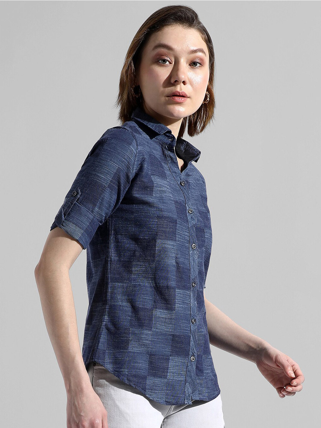 Campus Sutra Checked Spread Collar Roll-Up Sleeves Classic Cotton Casual Shirt