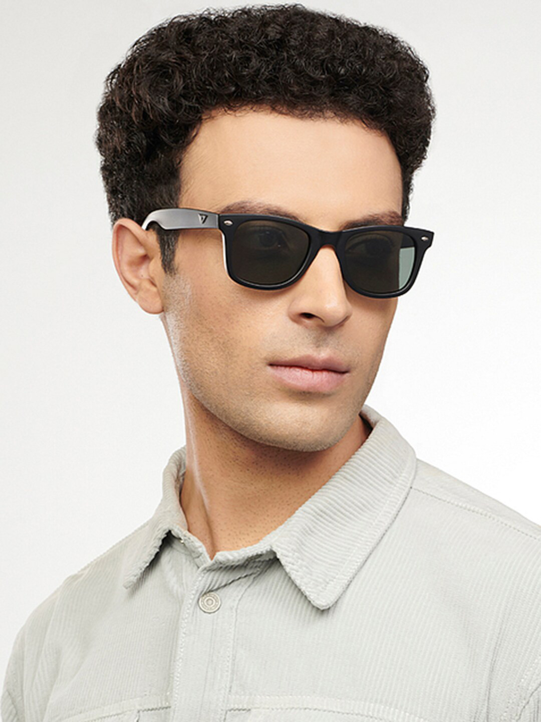 Vincent Chase by Lenskart Lens & Wayfarer Sunglasses with Polarised and UV Protected Lens 200424