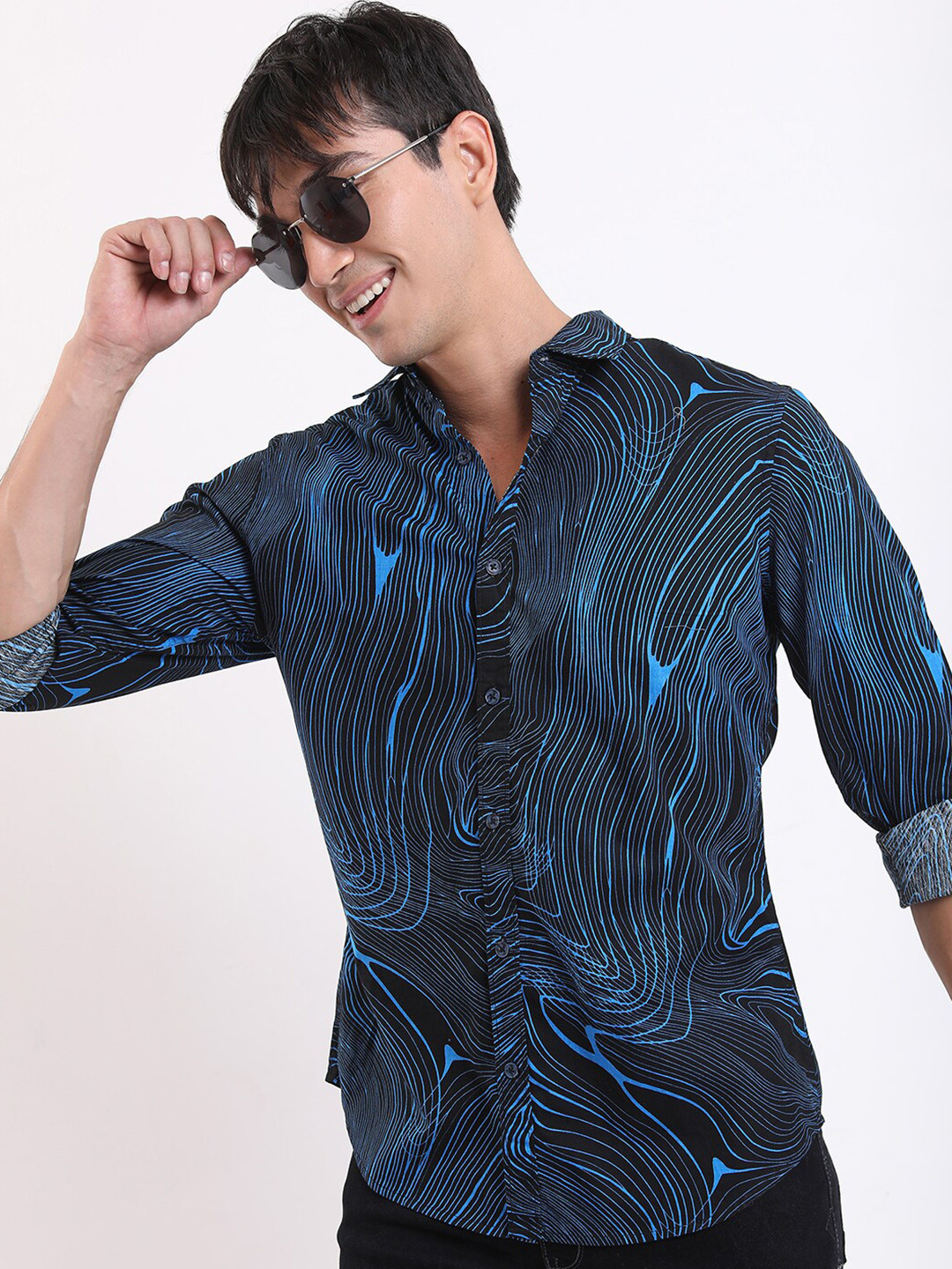 HIGHLANDER Black & Blue Abstract Printed Long Sleeves Slim Fit Cotton Casual Shirt