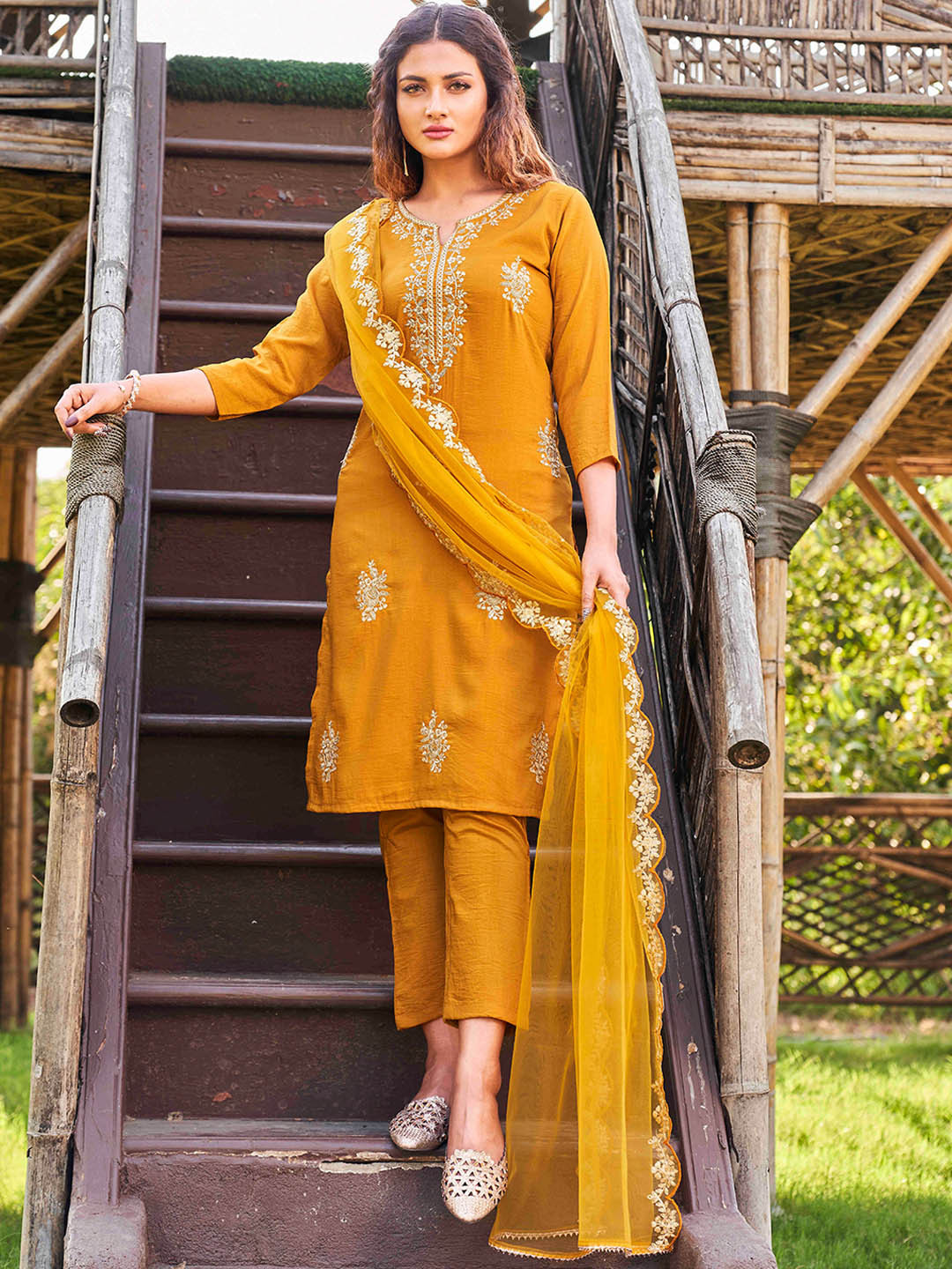 Tikhi Imli Embroidered Notched Neck Thread Work Kurta With Trousers & Dupatta