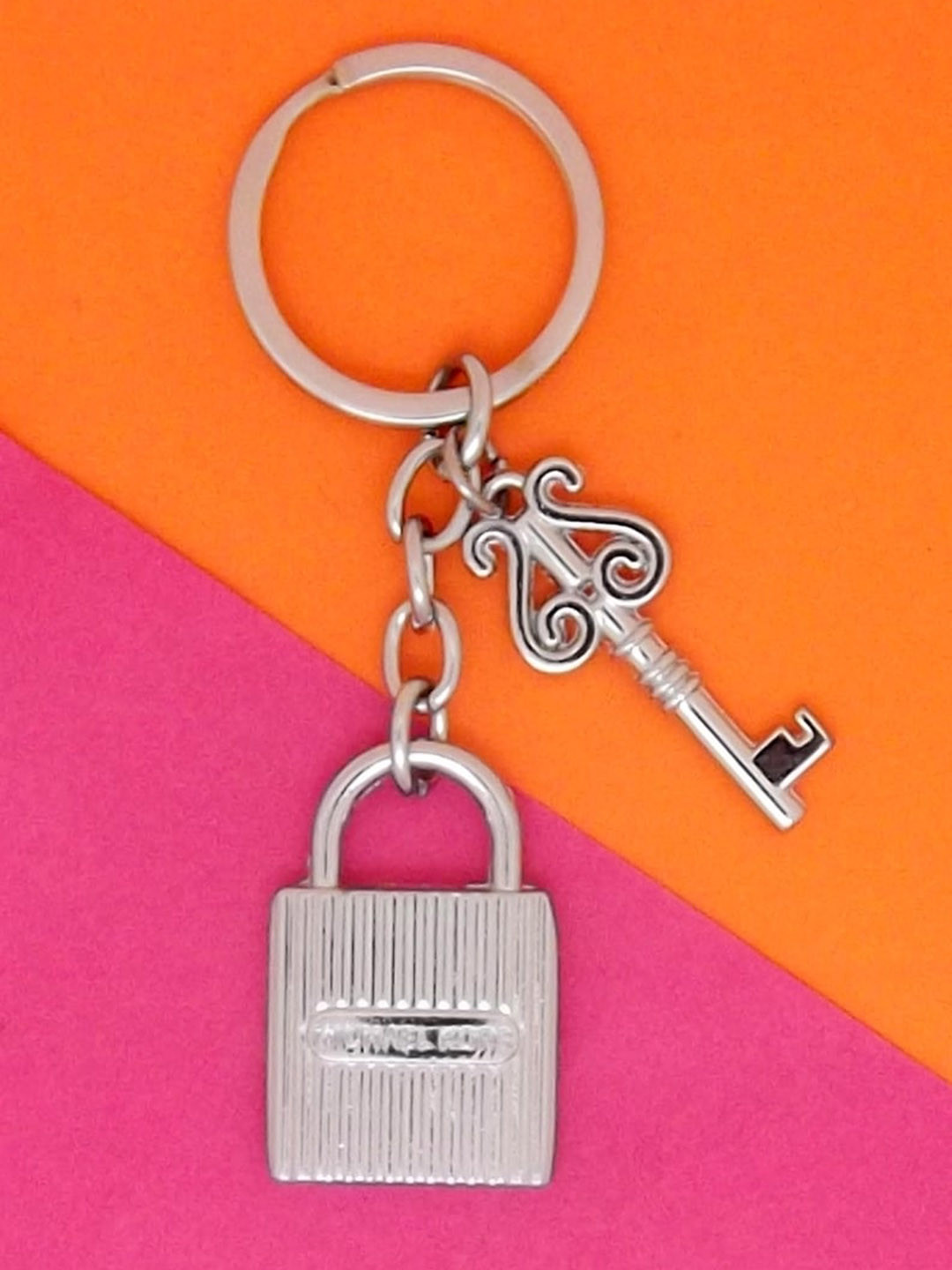 FEMMIBELLA Anti-Scratch Rustproof Silver Lock N Key Keychain