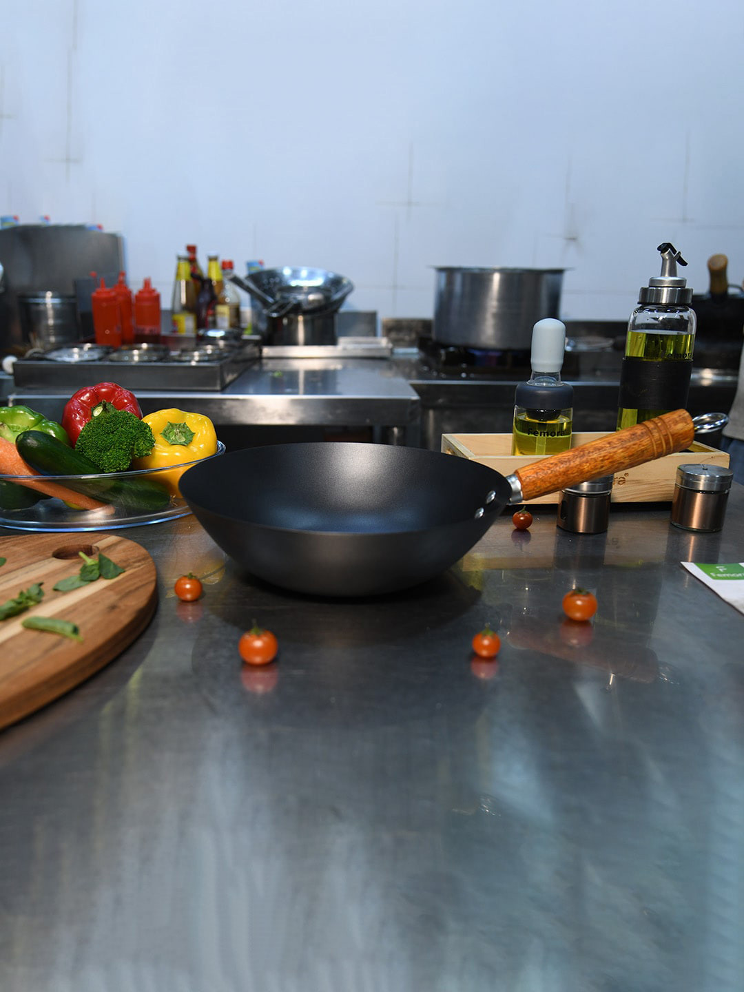 Femora Black Carbon Steel Wok With Wooden Handle - 26.5 cm