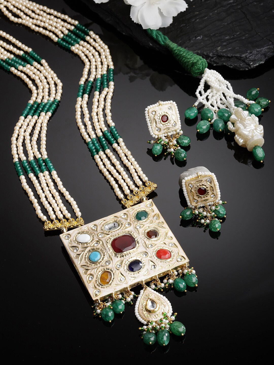 DUGRISTYLE Gold-Plated Kunda-Studded & Pearl-Beaded Jewellery Set