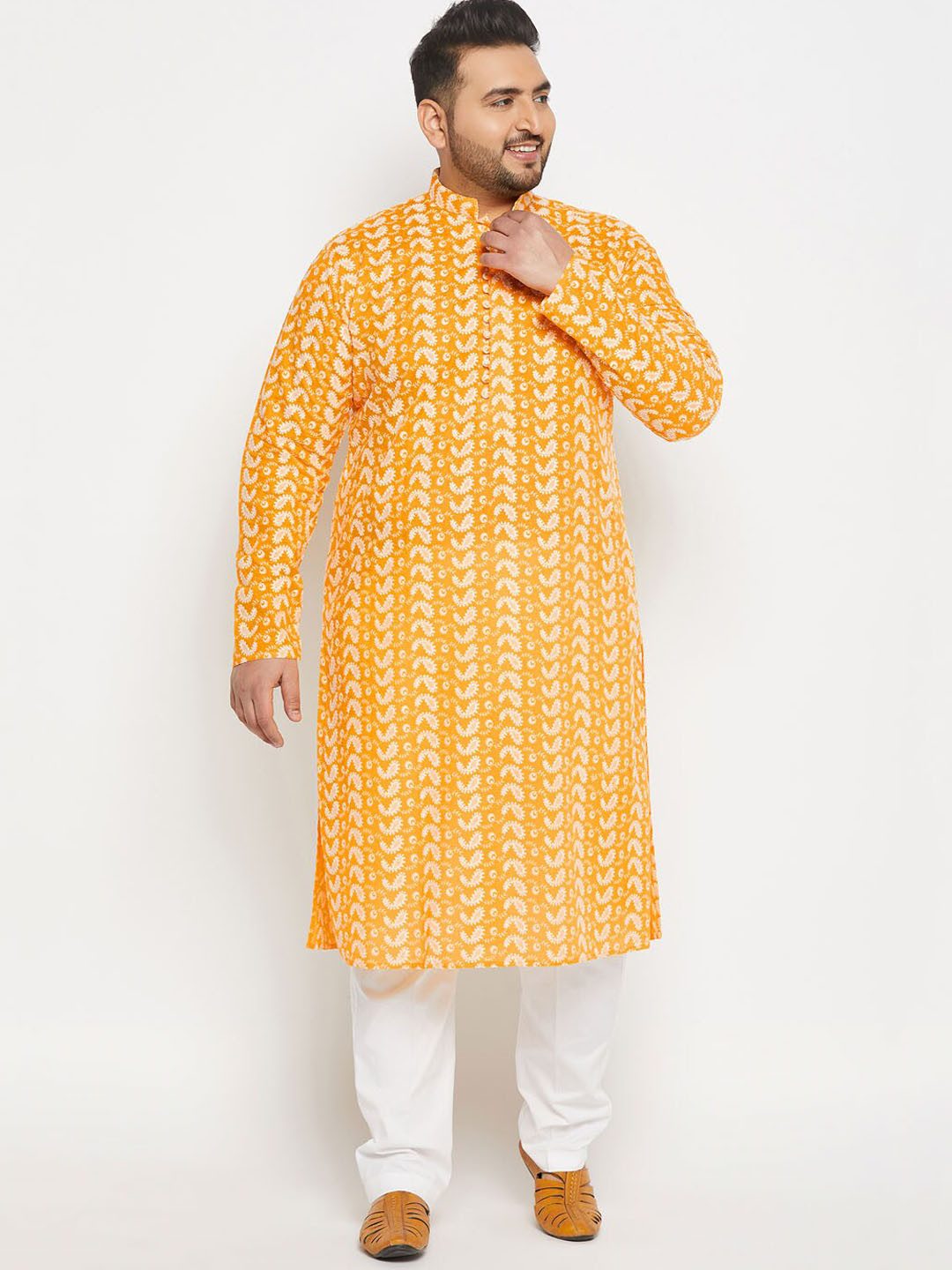 VASTRAMAY Men Plus Size Paisley Embroidered Chikankari Pure Cotton Kurta with Pyjamas