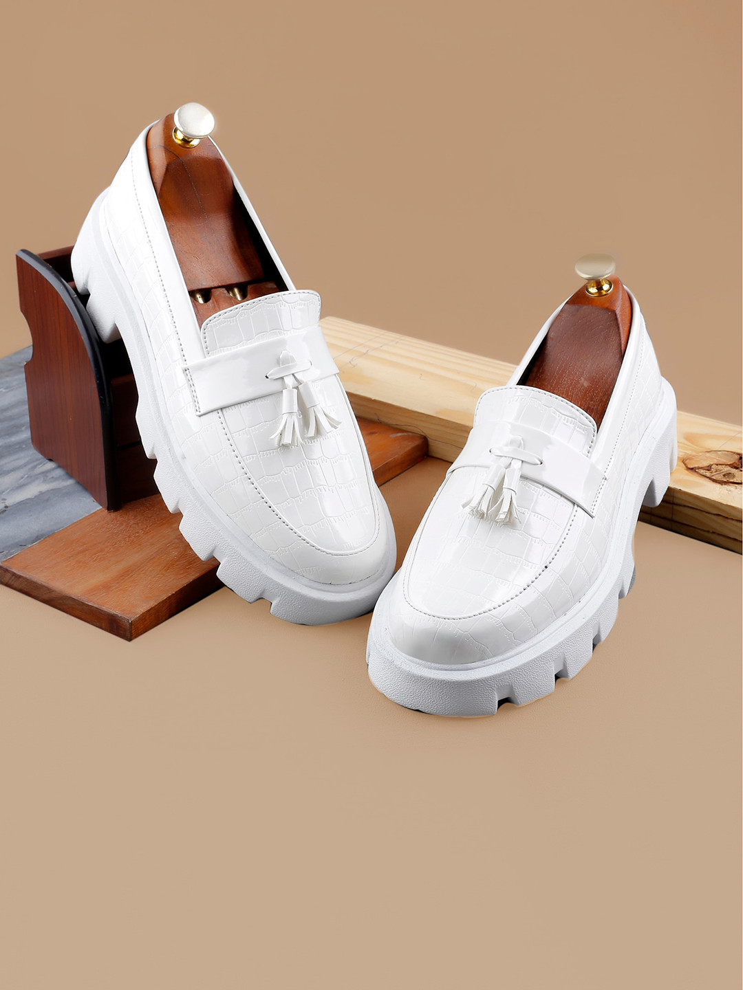 Bxxy Men Textured Heeled Tassel Loafers