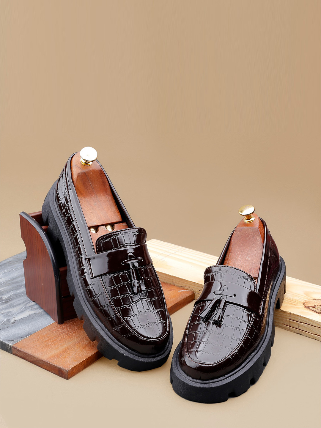Bxxy Men Textured Heeled Tassel Loafers