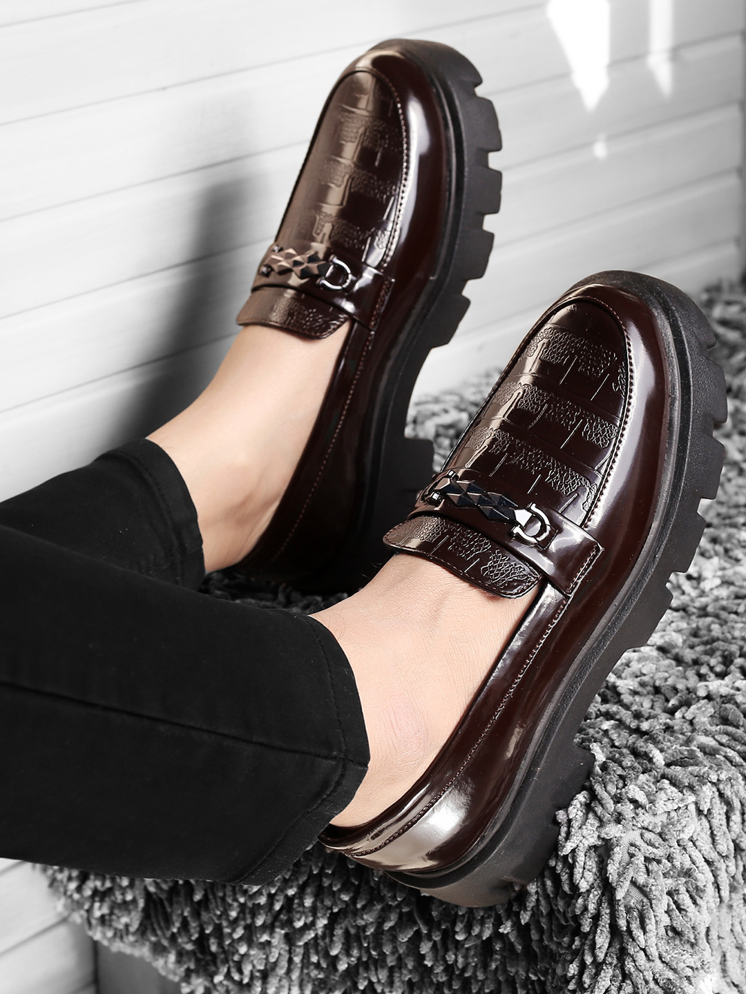 Bxxy Men Textured Heeled Horsebit Loafers