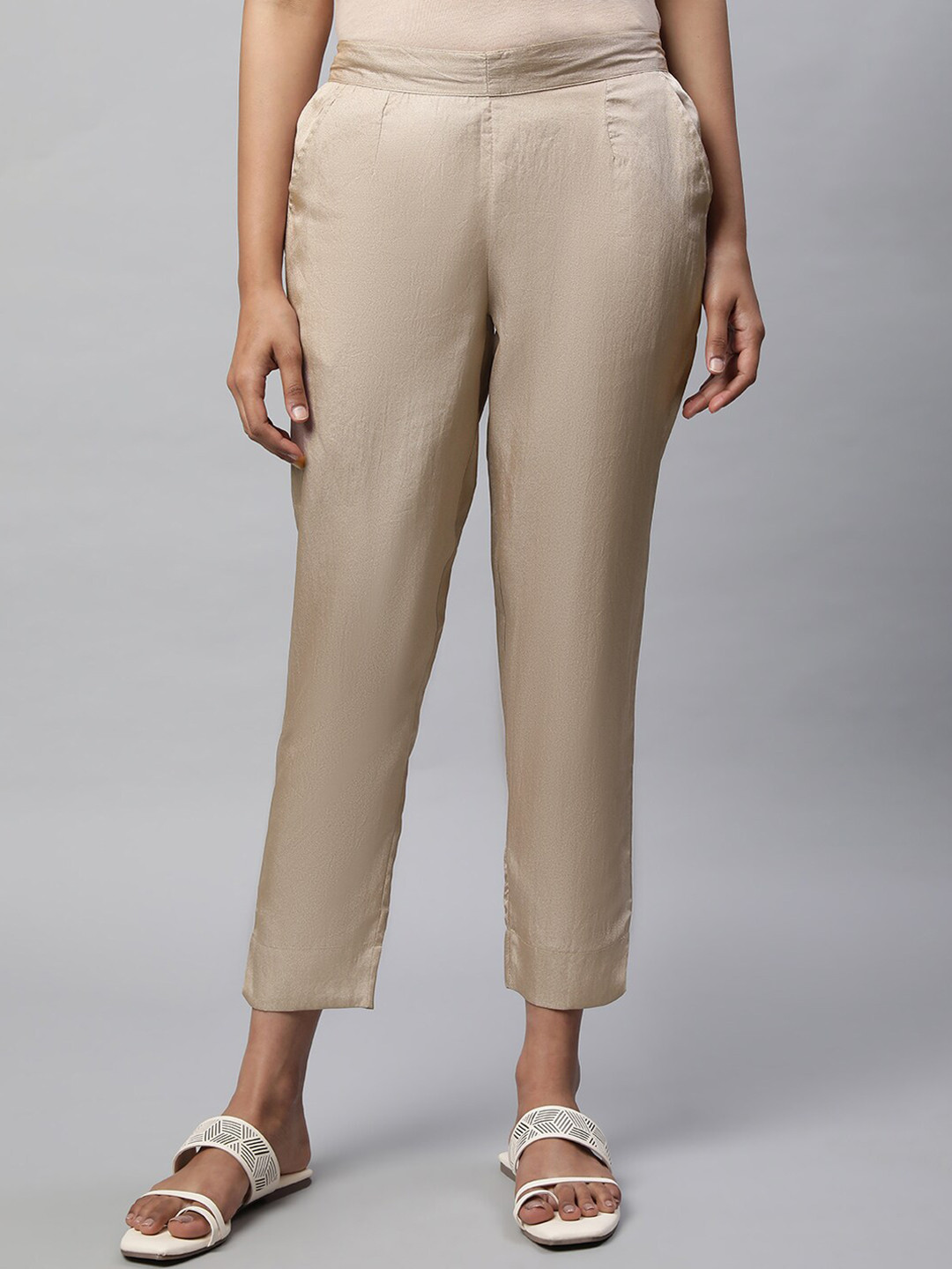 AURELIA Women Mid-Rise Plain Cropped Trousers