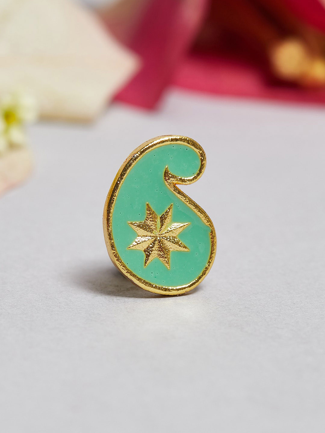 Voylla Gold-Plated Enamelled Clip-On Nose Pin