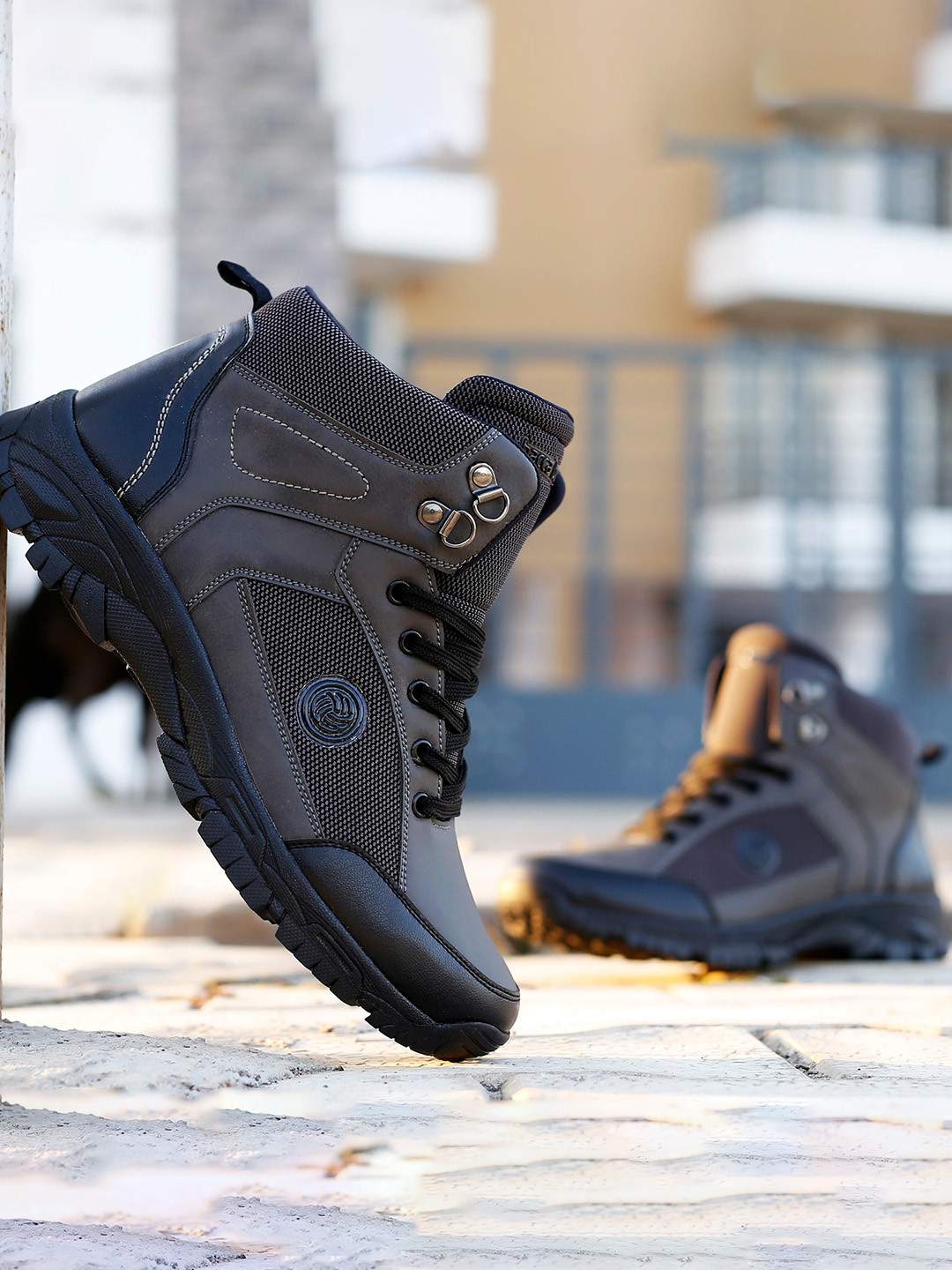 bacca bucci Men Textured Waterproof Platform-Heeled Hiking Boots