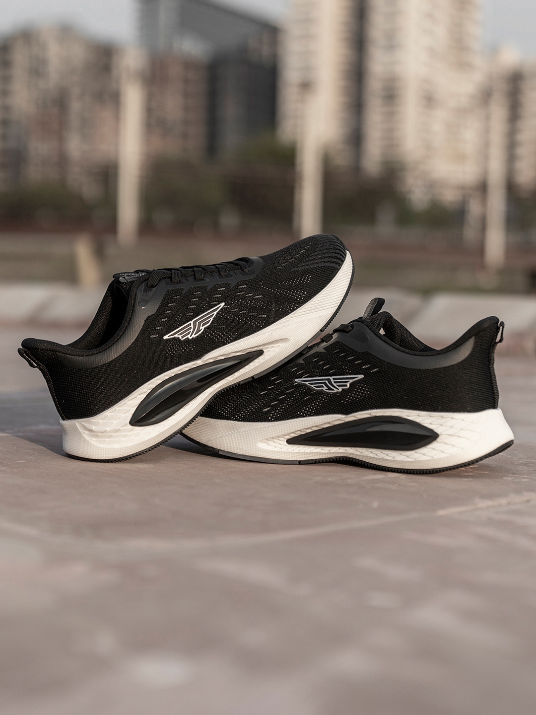 Red tape on sale running shoes myntra