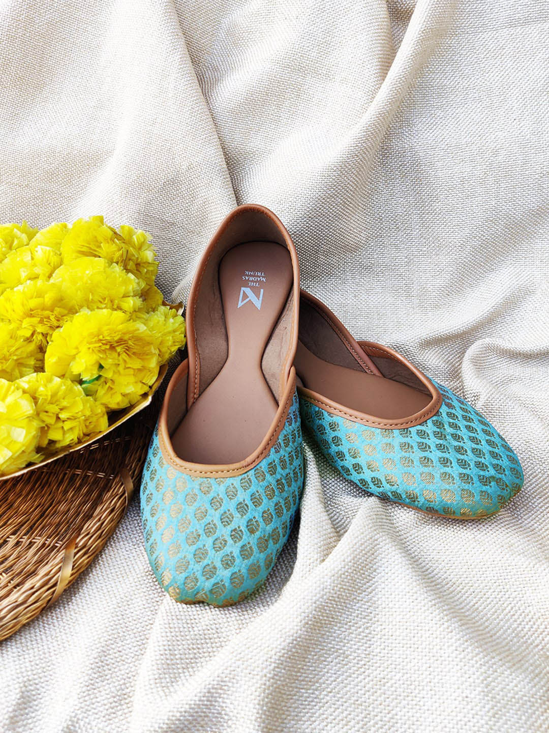 THE MADRAS TRUNK Women Woven Design Mojaris