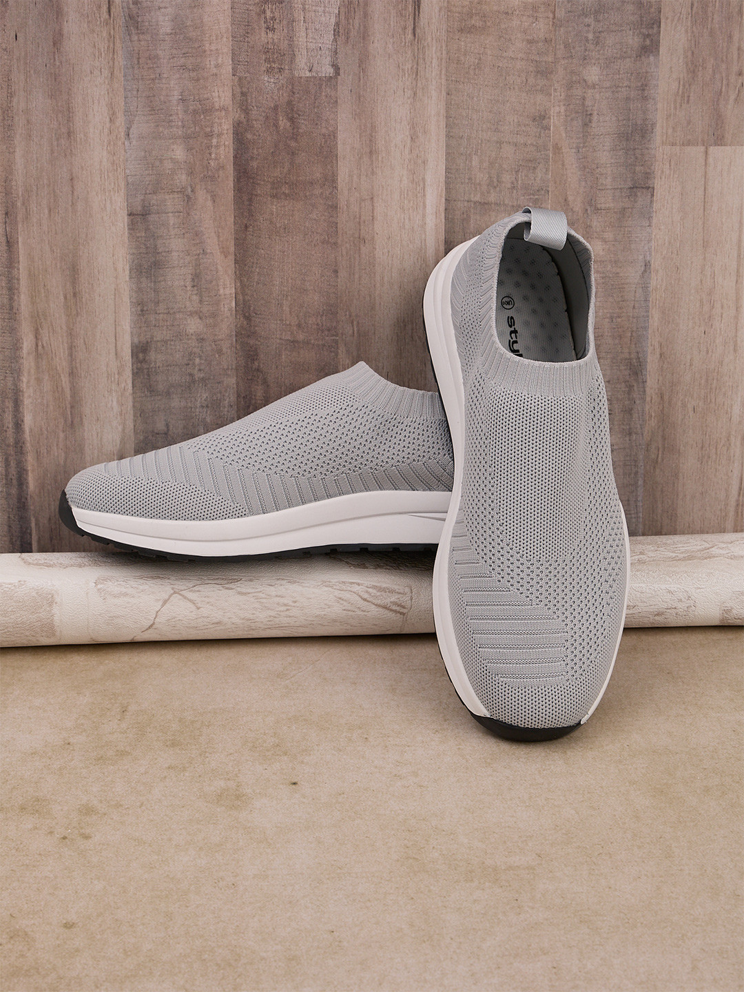 Styli Men Solid Knit with Pull Tab Sneakers