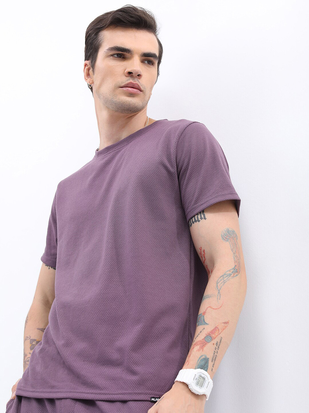 HIGHLANDER Men Magenta Popcorn Structured Slim Fit Tshirt