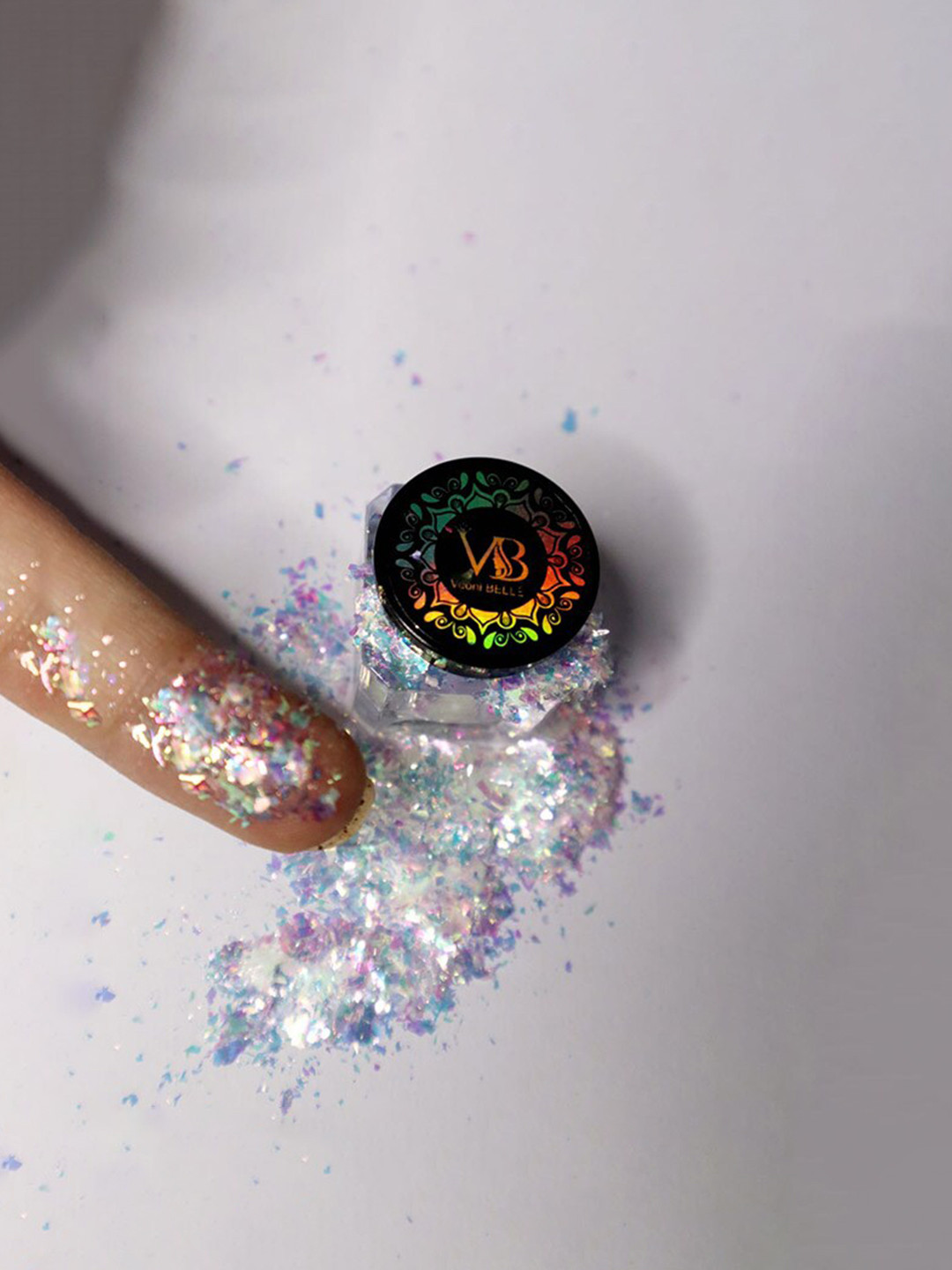 Veoni BELLE Long Wearing Multichrome Foil Glitter Flakes Eyeshadow 5 g - Snow White Flakes