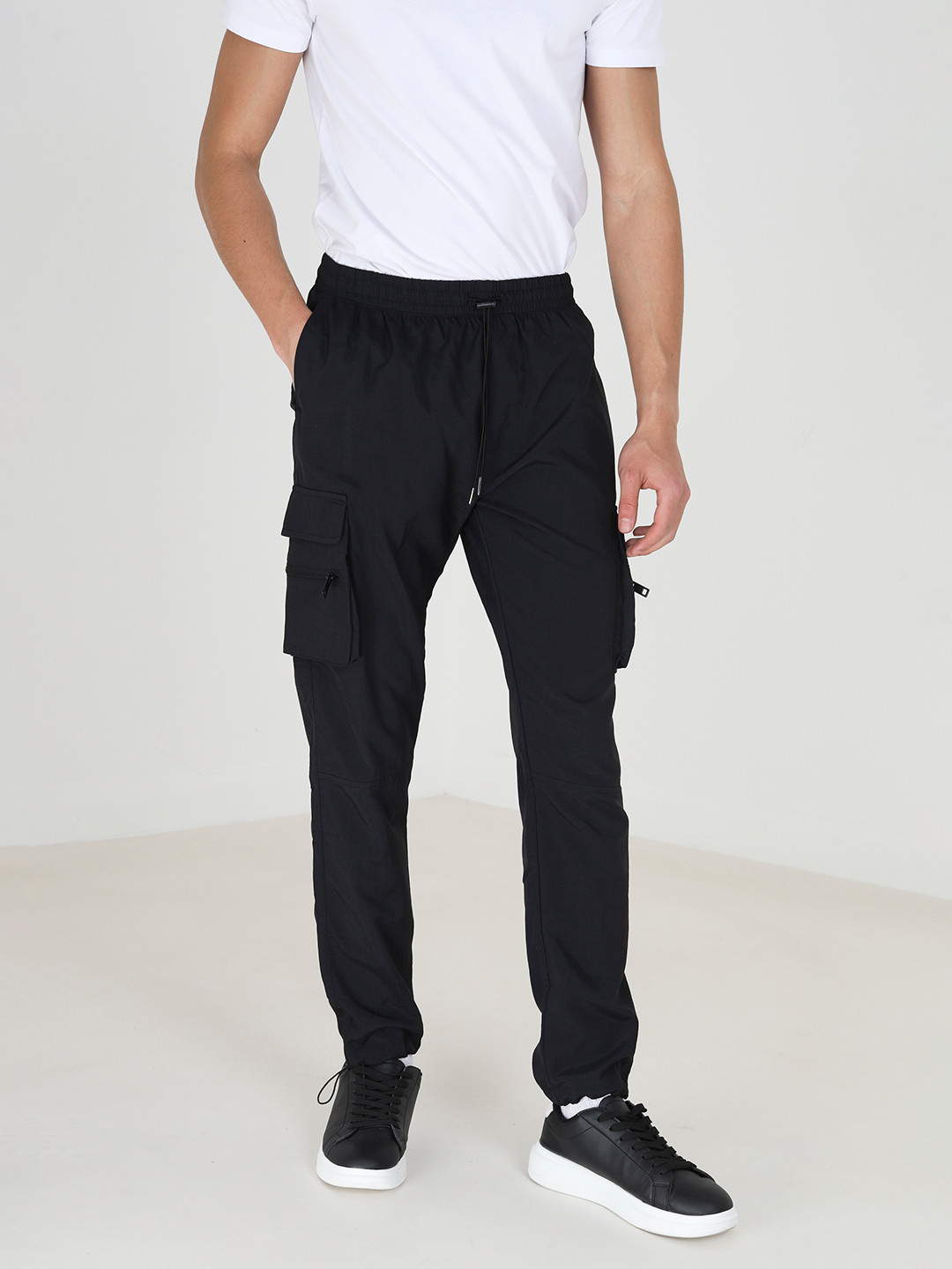 BRAVE SOUL Men Slim Fit Cargos