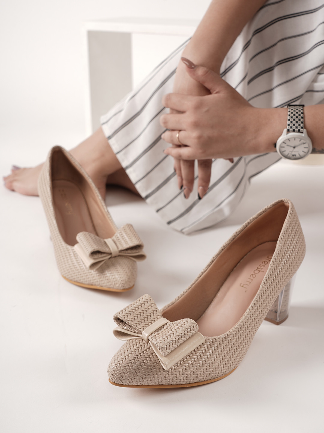 DressBerry Cream-Coloured Textured Bow Detail Block Heel Pumps