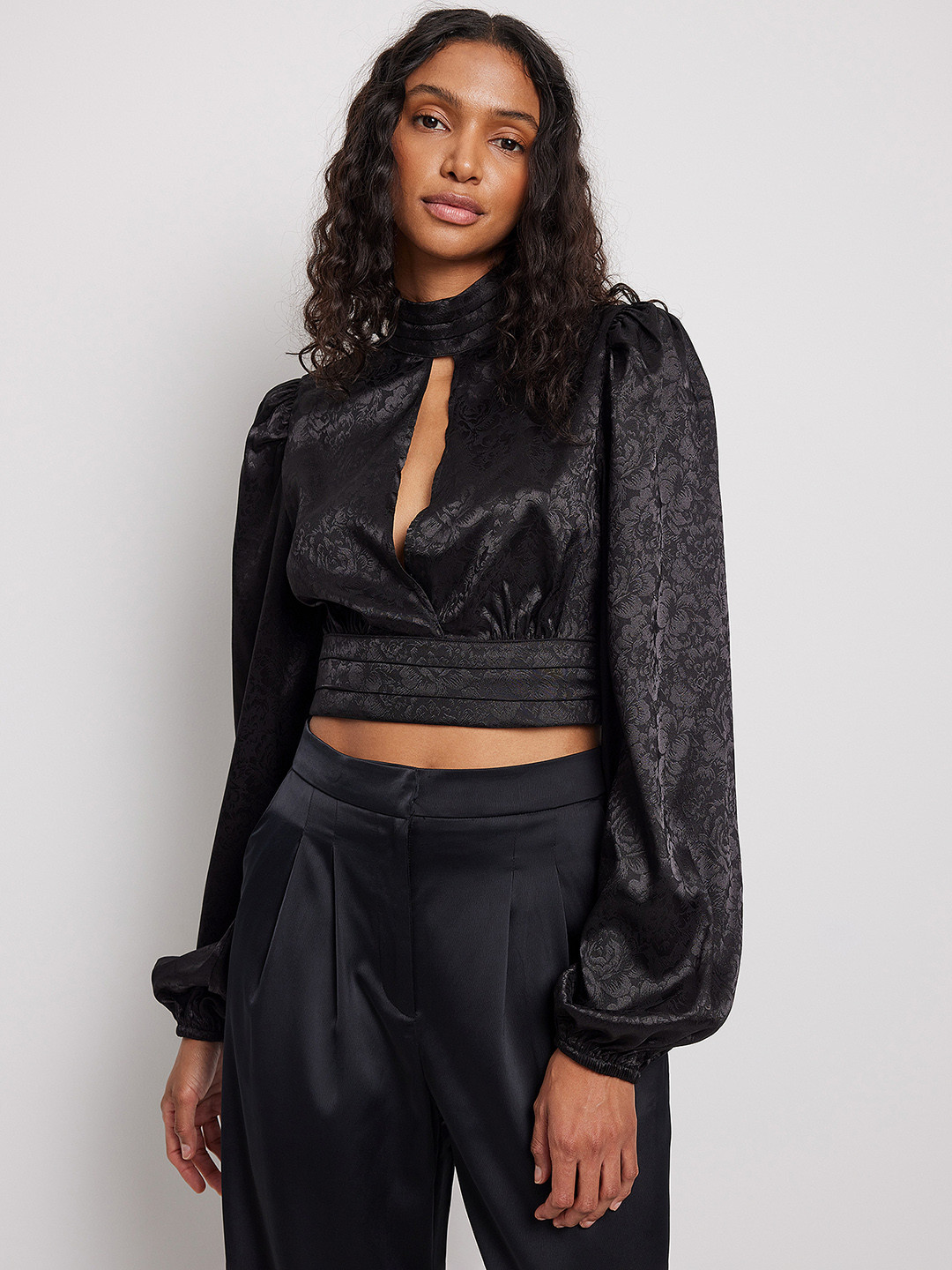 NA-KD Woven Design Keyhole Neck Puff Sleeve Crop Top