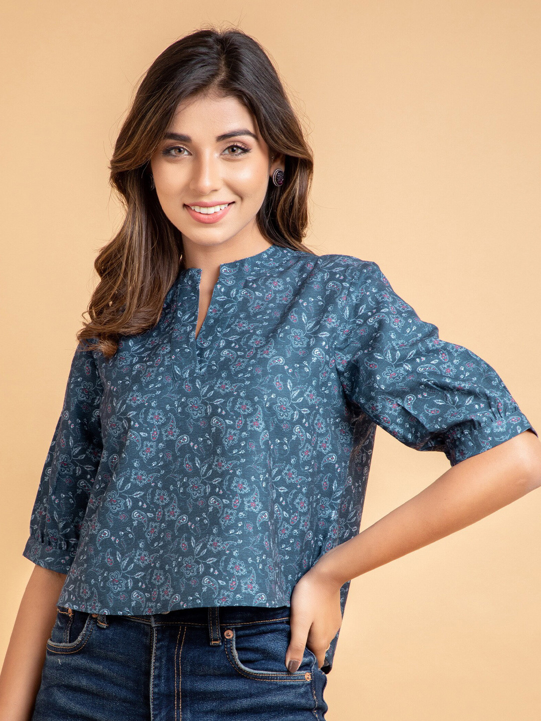 SUTI Floral Printed Notched Neck Puff Sleeves Top