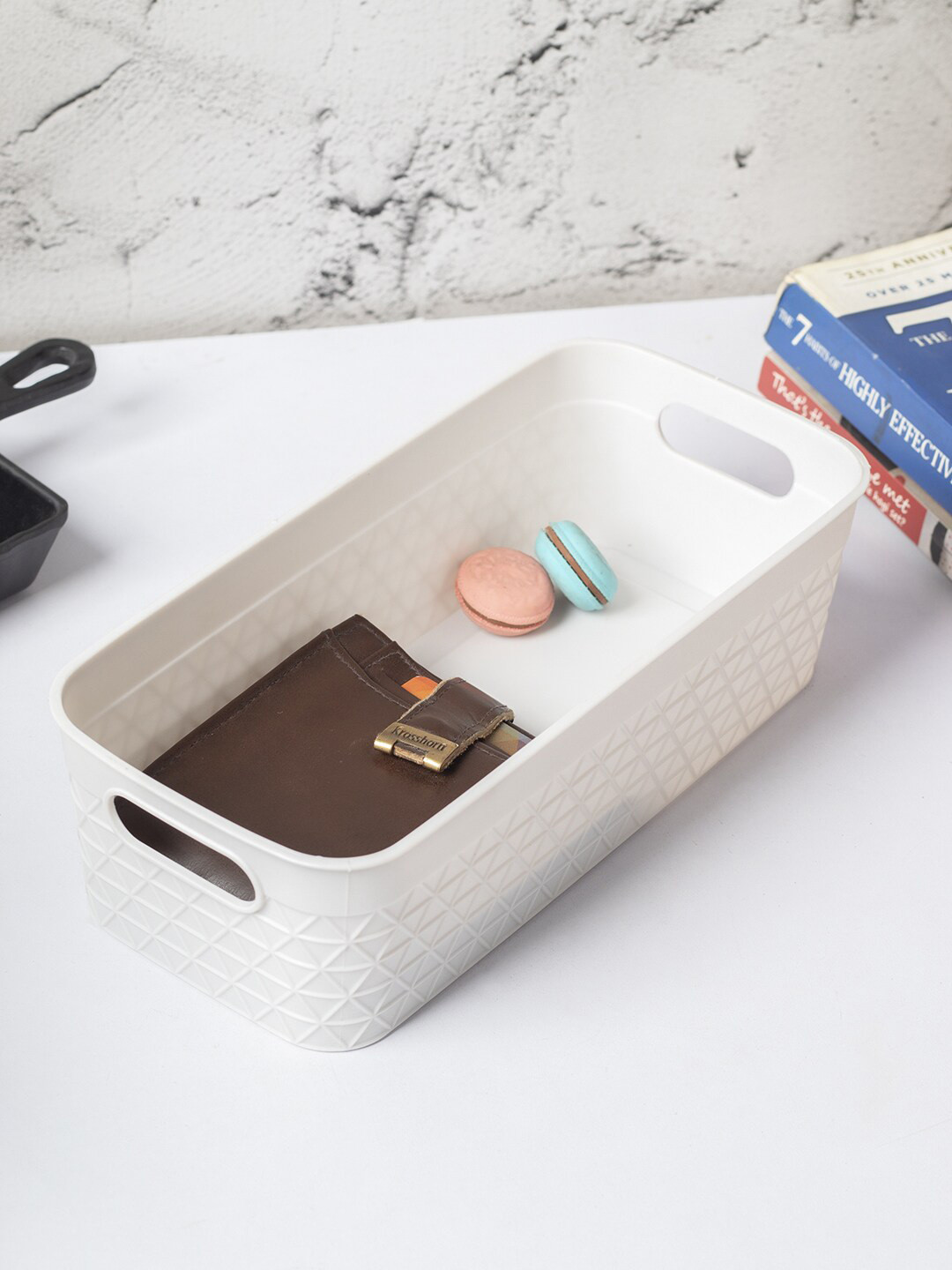 Market99 White Textured Table Organizer