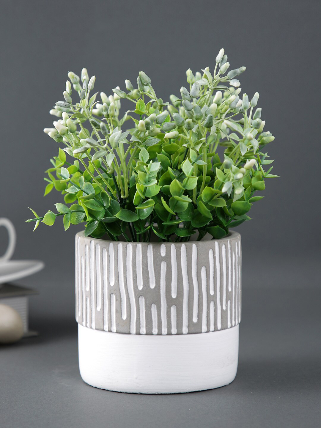 TAYHAA White Textured Indoor Planter