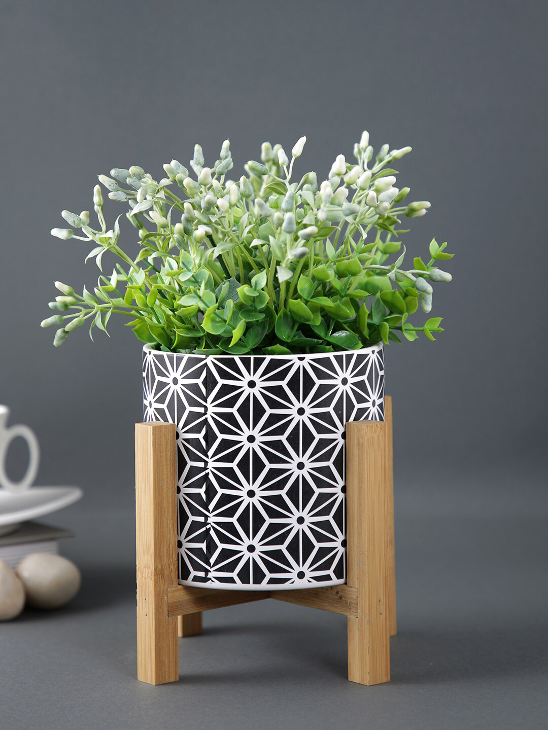TAYHAA Black & White Geometric Design Ceramic Planter With Wooden Stand