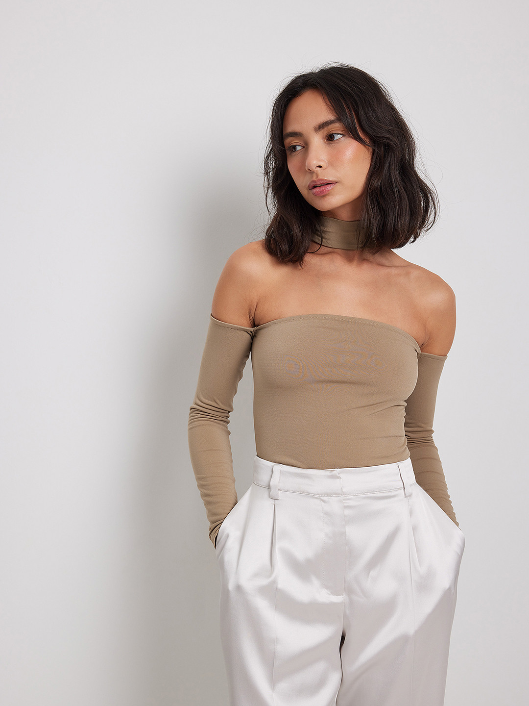 NA-KD Off-Shoulder Fitted Top