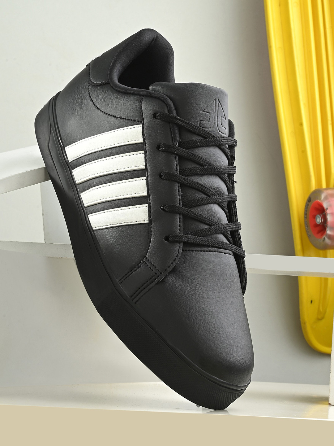 OFF LIMITS Men Striped Lightweight Basics Sneakers