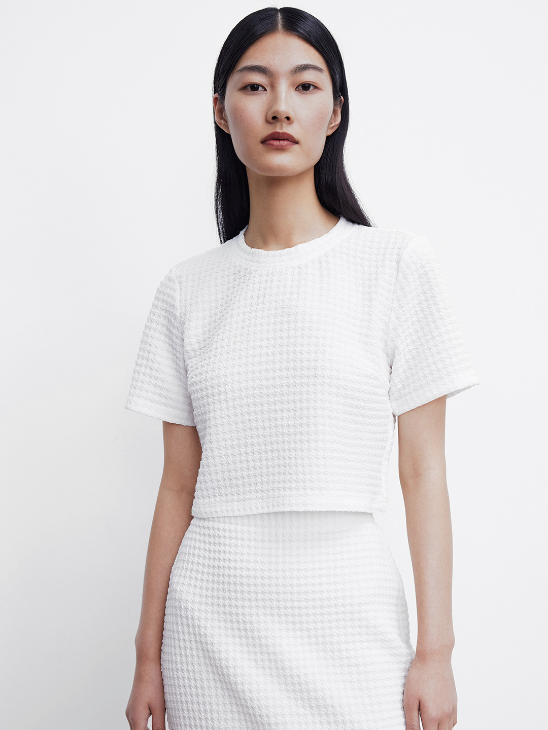 Urban Revivo Textured Cropped T-shirt