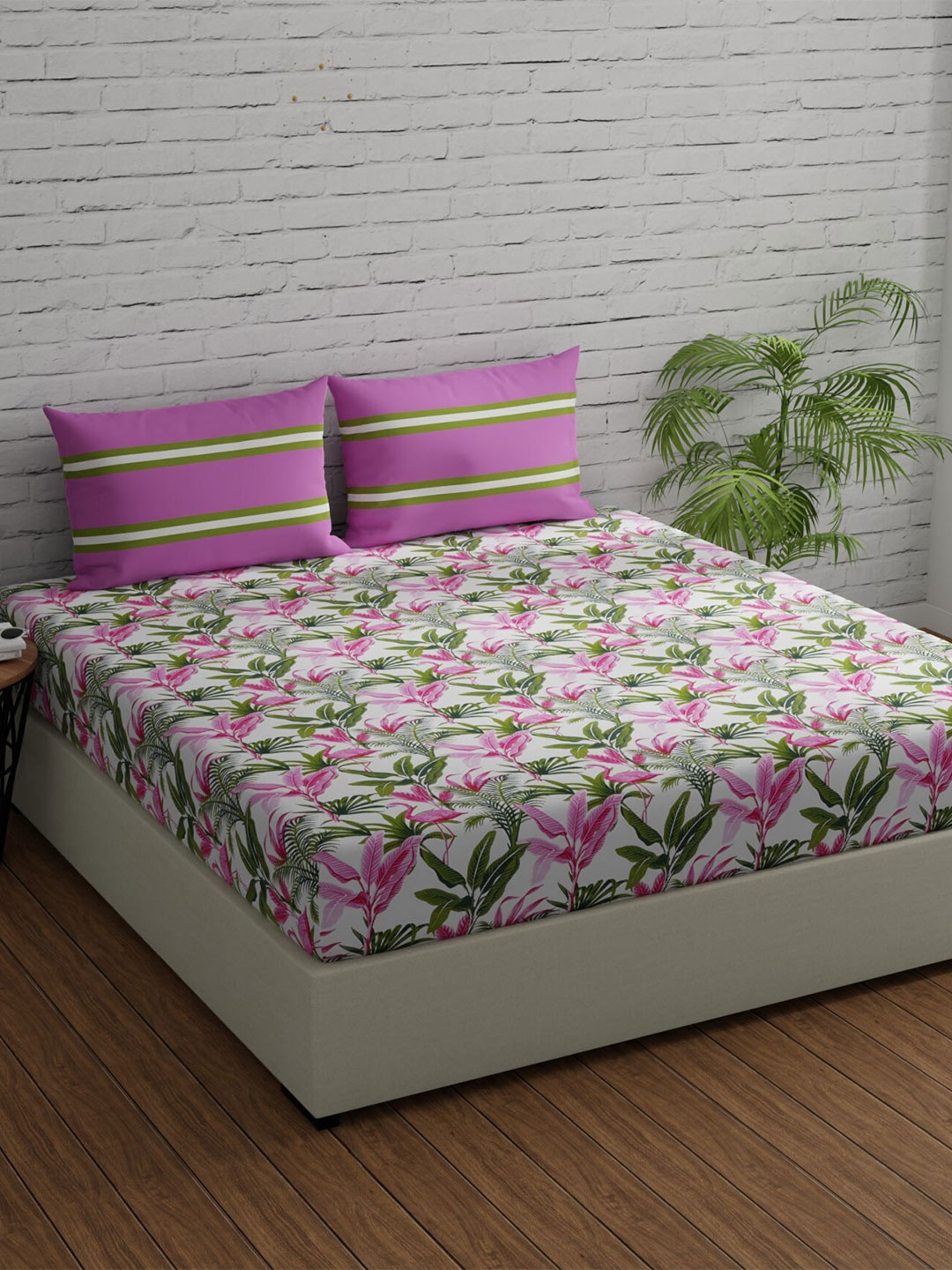 Huesland Comfort Pink & White Floral 144 TC Cotton Queen Bedsheet With 2 Pillow Covers