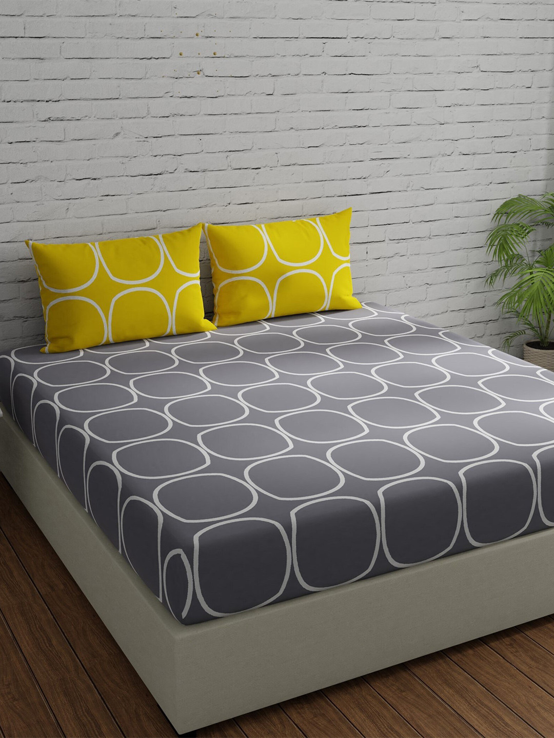 Huesland Grey Geometric Cotton Light Weight 144 TC King Bedsheet with 2 Pillow Covers-108 x 108 inches