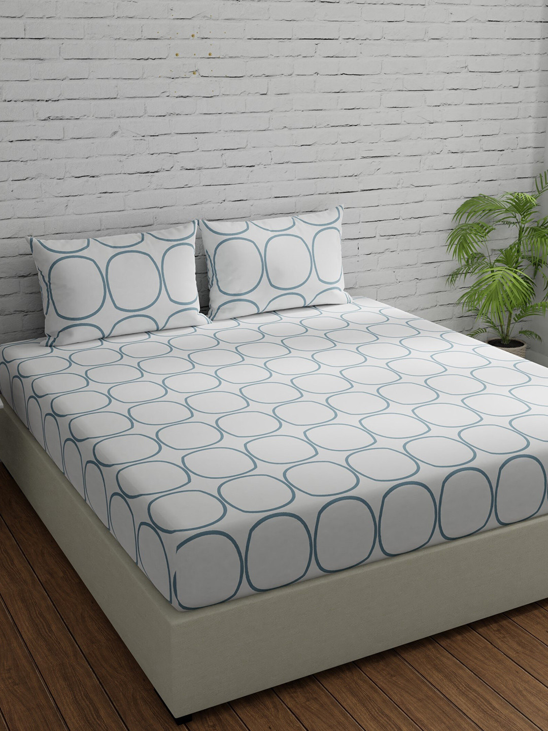 Huesland White Geometric Cotton 144 TC Queen Bedsheet with 2 Pillow Covers-96 x 88 inches
