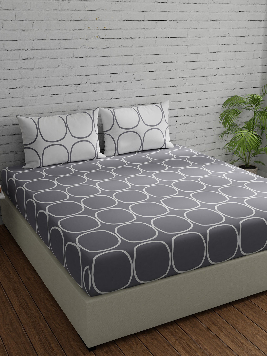 Huesland Grey Geometric Cotton 144 TC Queen Bedsheet with 2 Pillow Covers-96 x 88 inches