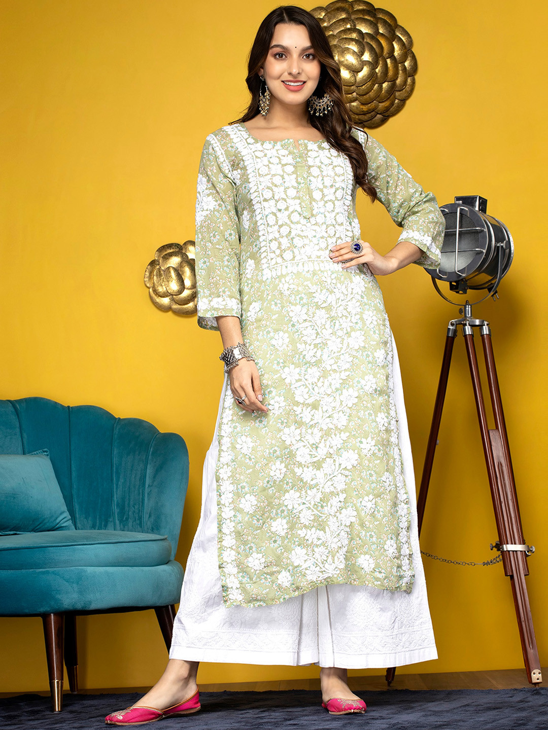 PARAMOUNT CHIKAN Women Embroidered Lucknowi Chikankari Mulmul Kurta
